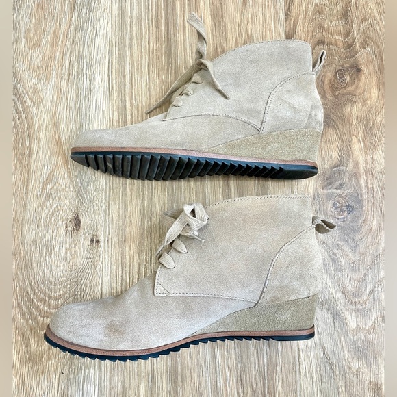 Susina Reid Sand SuedeWedge Lace Up Ankle Boots  Sz 8.5  EUC - Picture 4 of 7